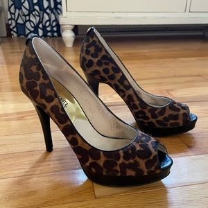 Gorgeous cocktail/party shoe!